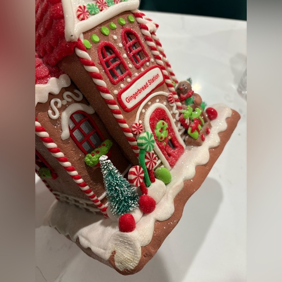 Lit Gingerbread Village Gingerbread Station by
Valerie - Picture 12 of 15
